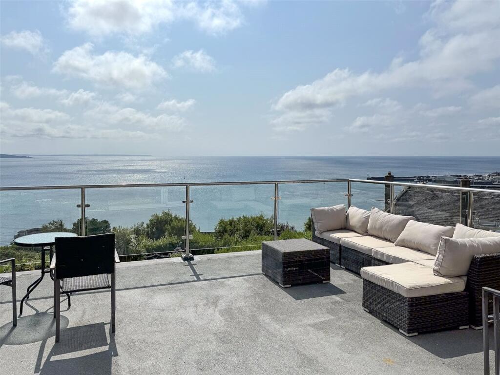 3 bedroom penthouse for sale in Penzance great location