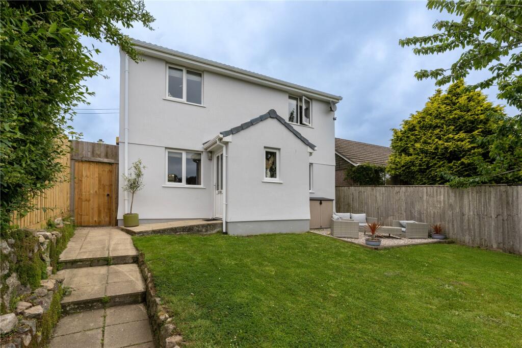 3 bedroom detached house in Crowlas near all amenities and Ludgvan school no chain great location, garage and near nursery and bus route