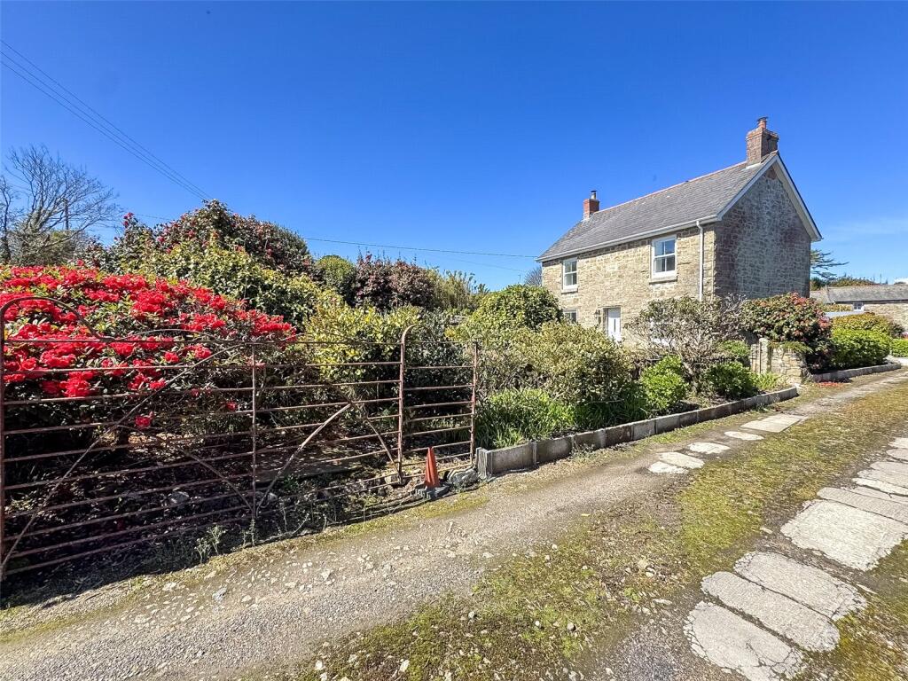 3 bedroom detached house in Newbridge great rural location countryside rural outlook great small family home no chain