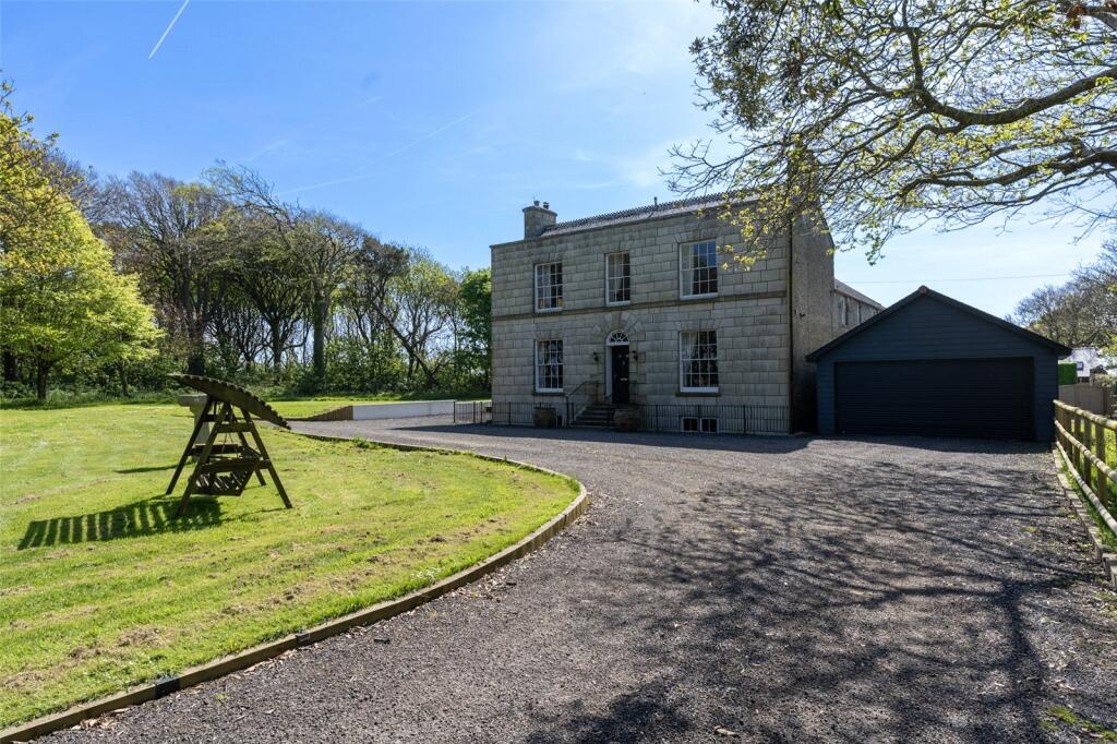 10 bedroom detached house in Helston great location no chain