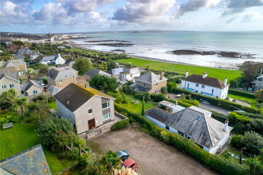 House for sale in Newlyn lots of parking great potential no chain in need of updating