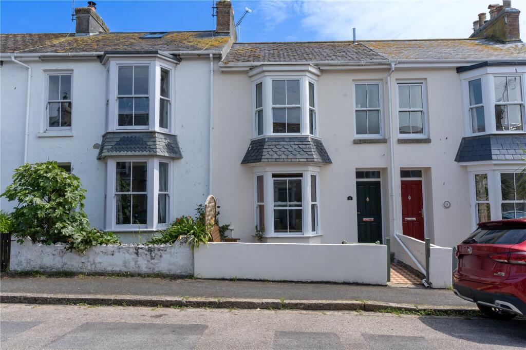 3 bedroom terraced house in Penzance great location close to seafront