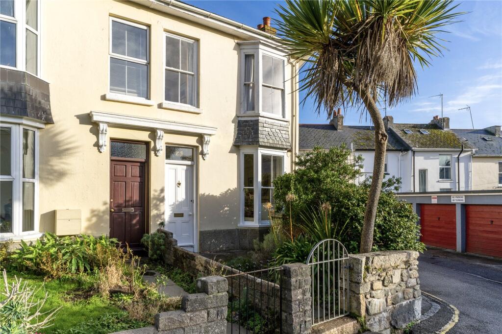 3 bedroom end of terrace house in Penzance no chain great location near to the town and Jubilee Pool