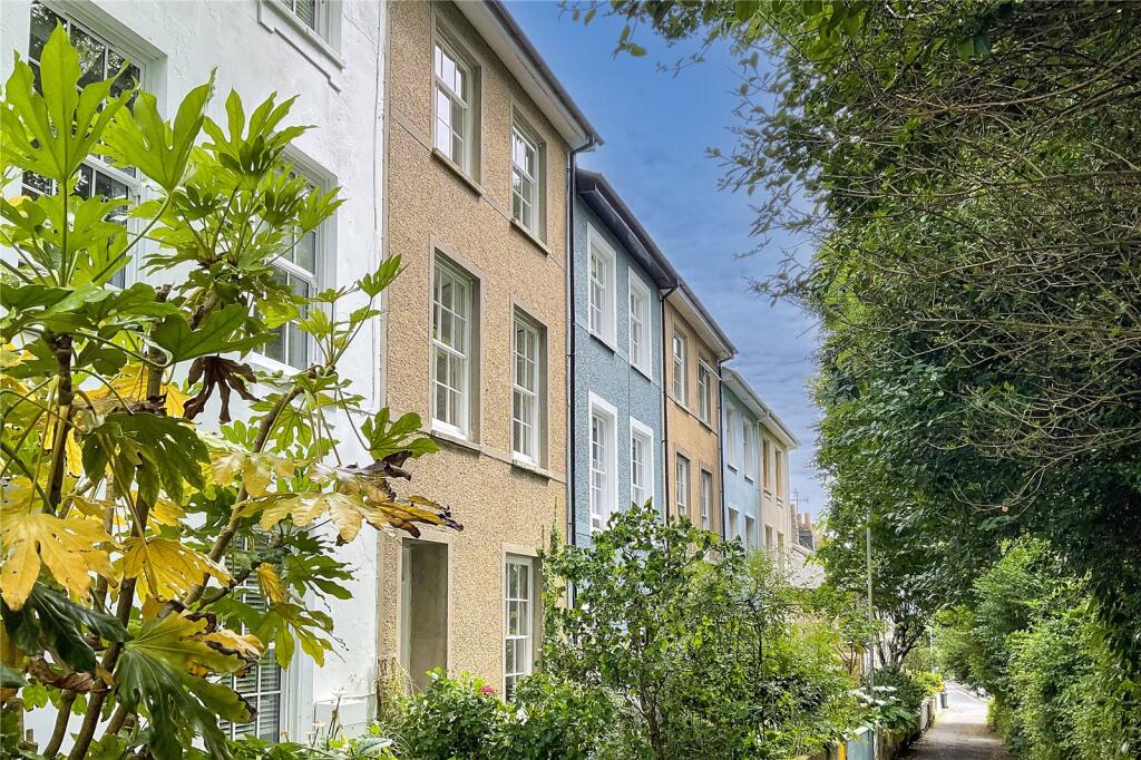 4 bedroom terraced house in Penzance great location great townhouse town centre location