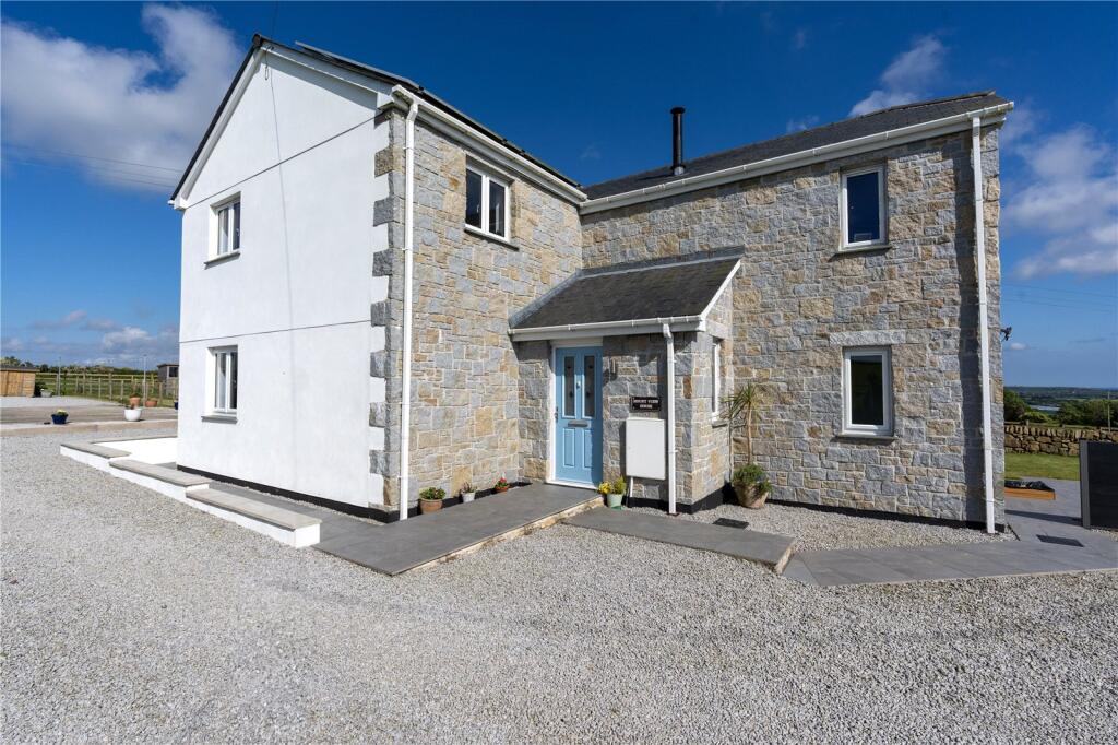 4 bedroom detached house in Cockwells great location no chain big garden