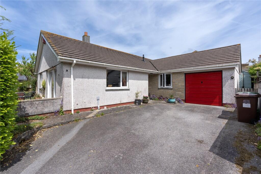 3 bedroom detached bungalow in Hayle great location