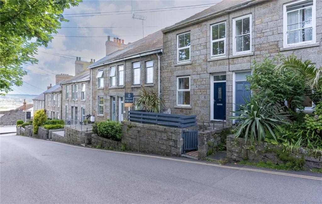 3 bedroom terraced house in Newlyn great location no chain