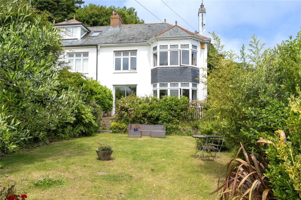 4 Bedroom semi-detached house in Penzance