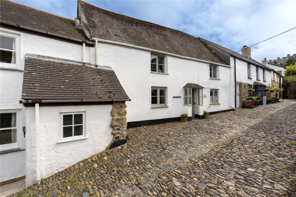 3 bedroom terraced house in Newlyn great location no chain