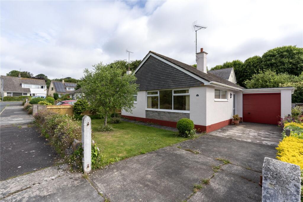 2 bedroom bungalow in Alexandra Gardens, Penzance
