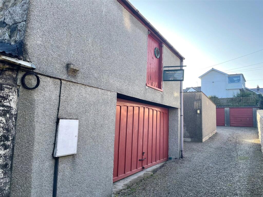 garage and large workshop in Heamoor nochain great location investment