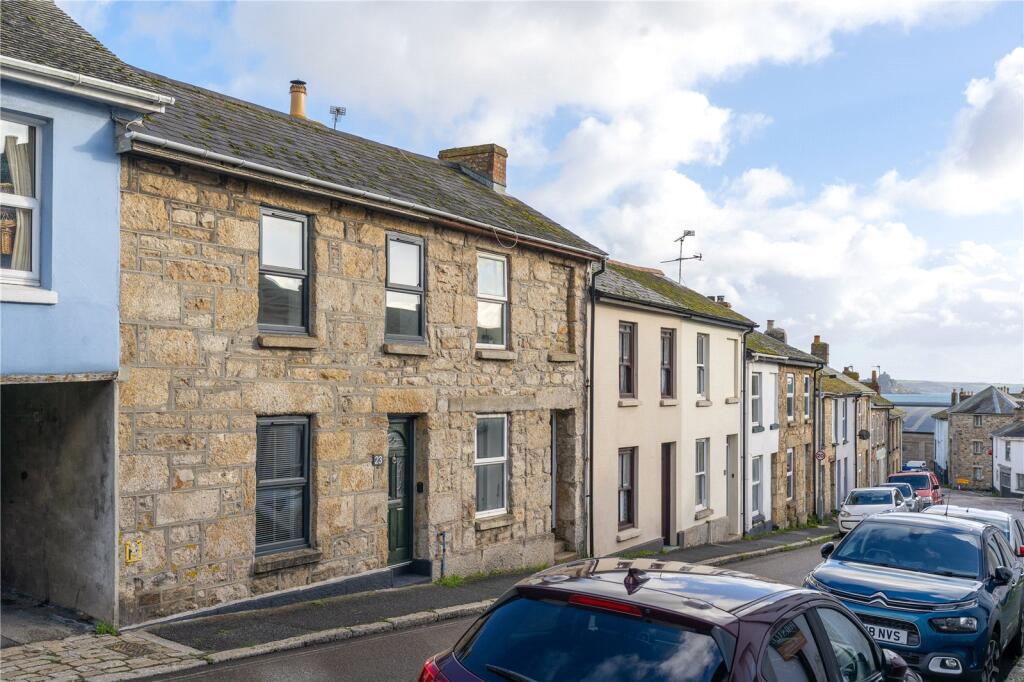2 bedroom terraced house in Penzance, great location, no chain