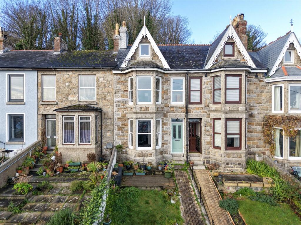 3 bedroom terraced house in Newlyn, great location, 