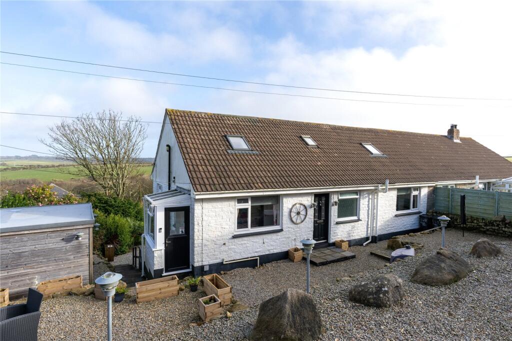 6 bedroom semi-detached house in St Buryan, great location