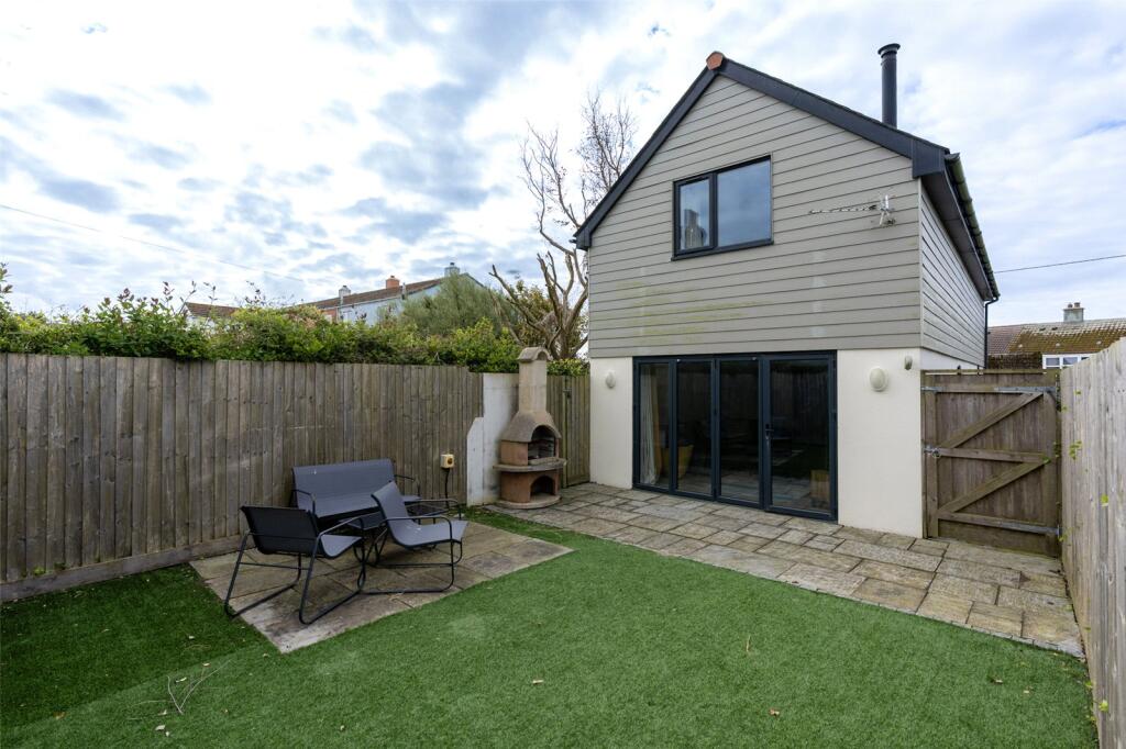 2 bedroom detached house for sale in coastal town of Marazion no chain successful holiday let