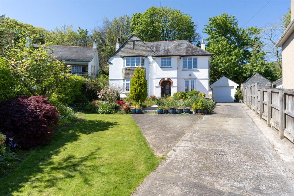 3 bedroom detached house in exquisite location near the town centre