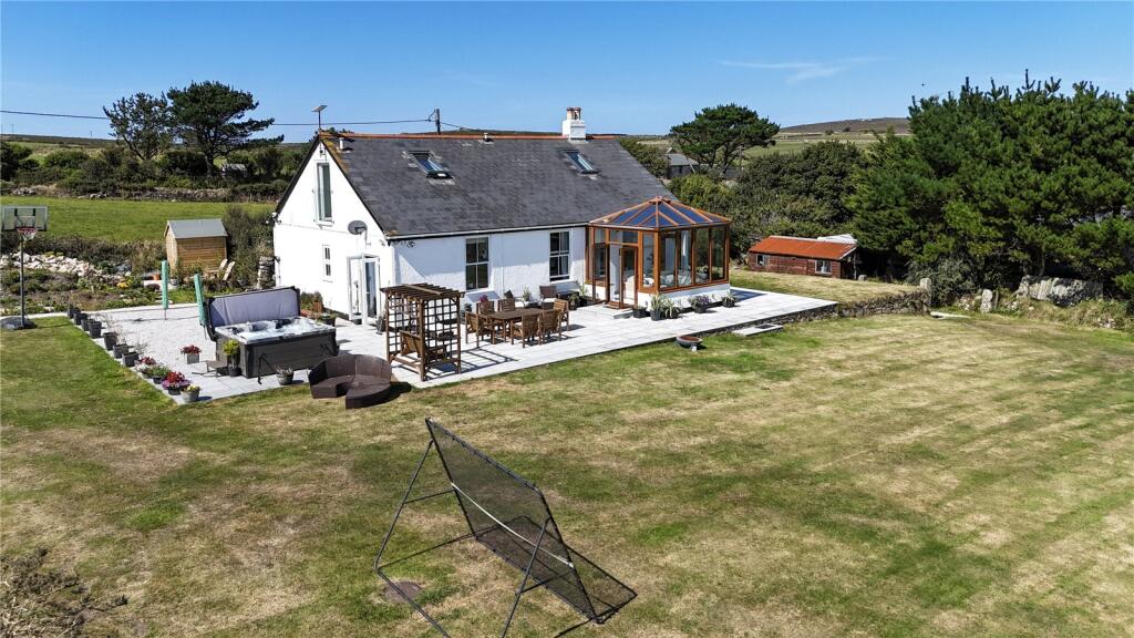 bungalow in Newbridge with 3.5 acres of land, great location, equastrian property with stables and great for livestock, countryside location