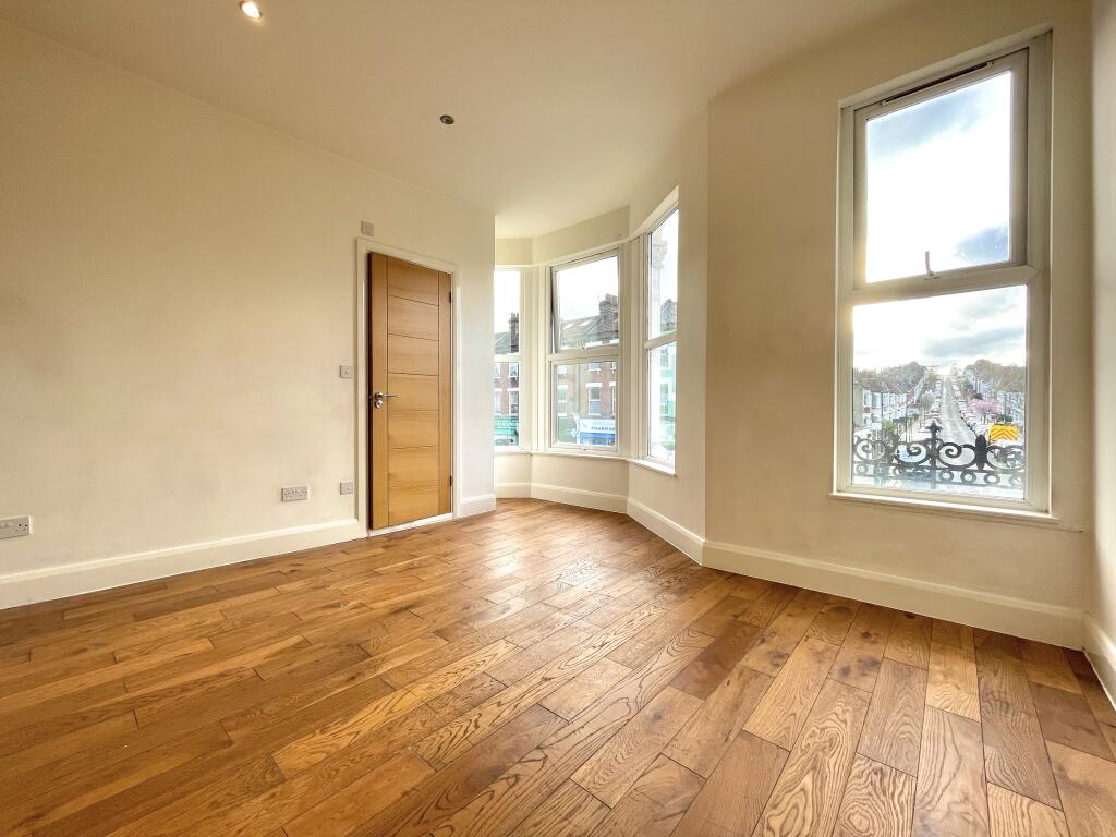 Main image of property: Green Lanes, London, N8