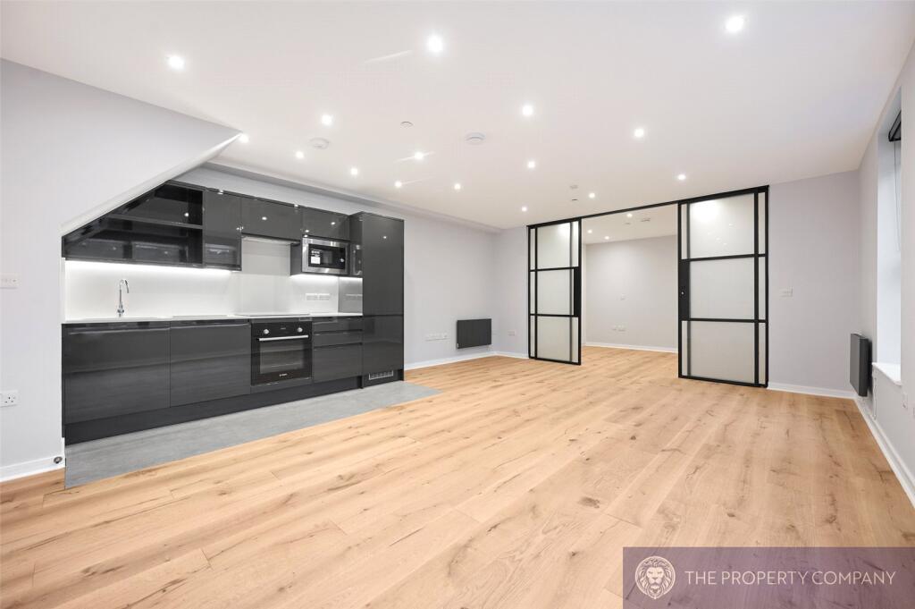 Main image of property: High Road, North Finchley, London, N12