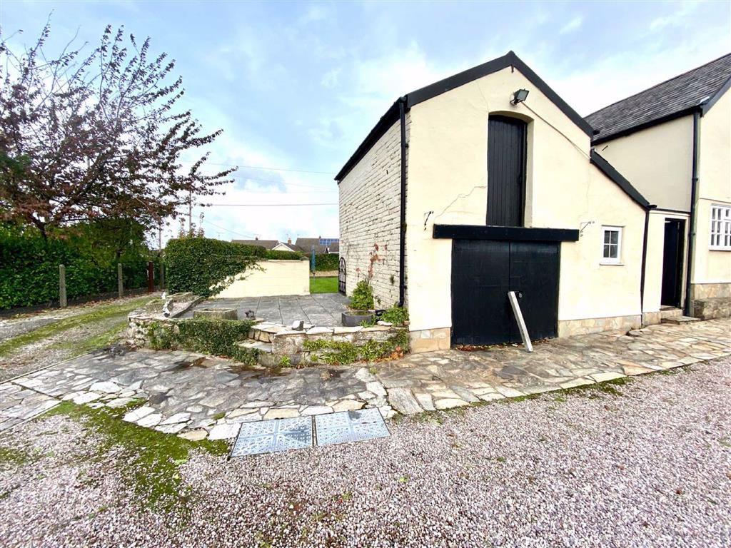 2 bedroom semidetached house for sale in Mold Road, Mynydd Isa