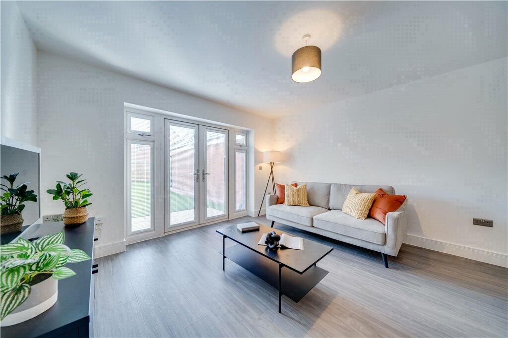 Additional property image - Devis Drive, Kenilworth, Warwickshire