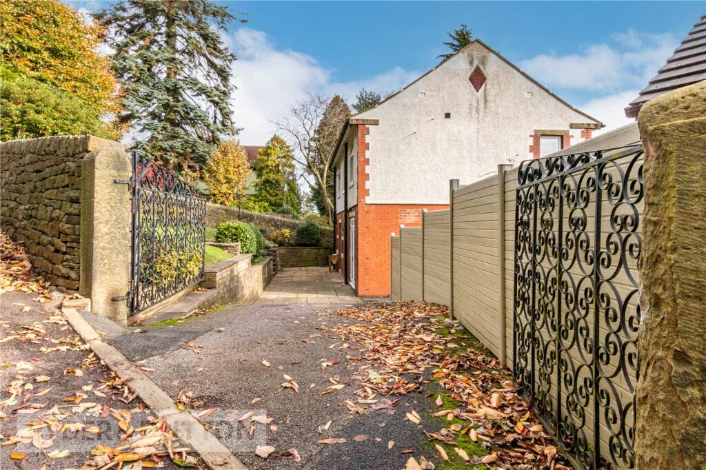 3 bedroom detached house for sale in Woodhead Road/Shaw Lane, Holmfirth