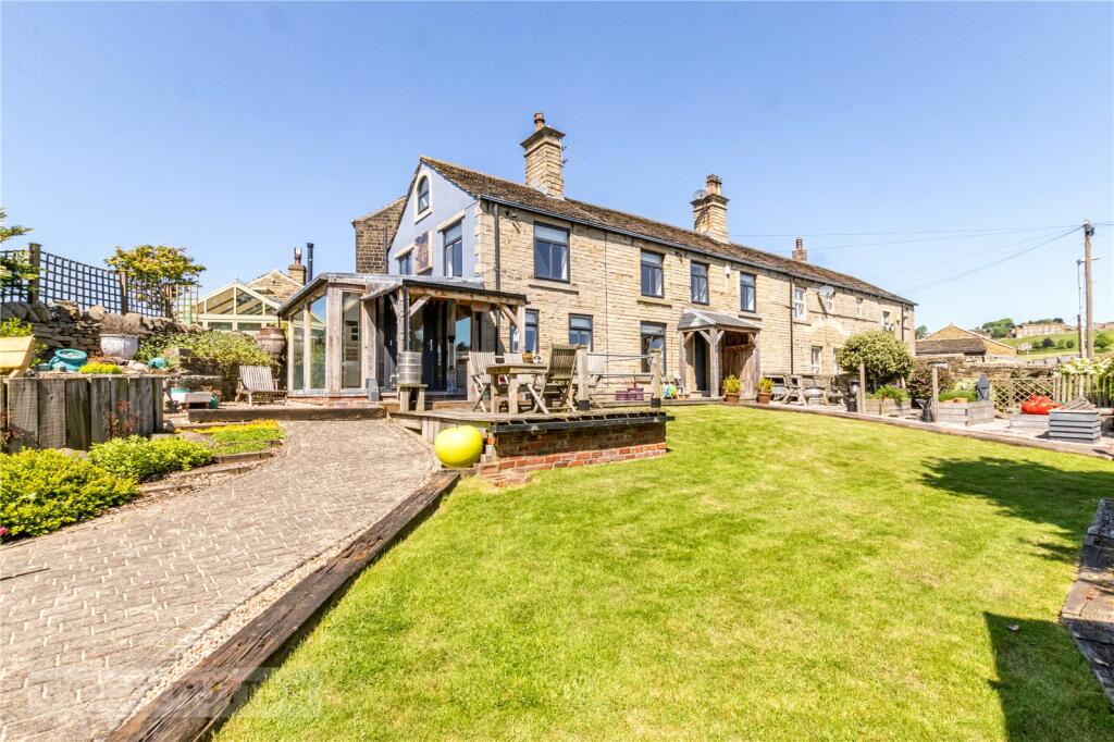 4 bedroom house for sale in Brook House Lane, Shelley, Huddersfield