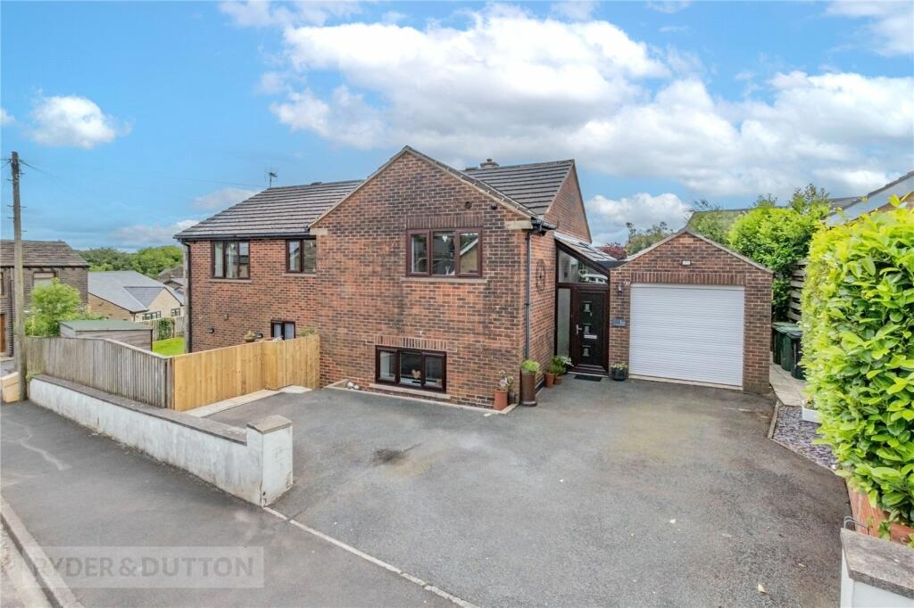4 bedroom detached house for sale in Matthew Grove, Meltham, Holmfirth