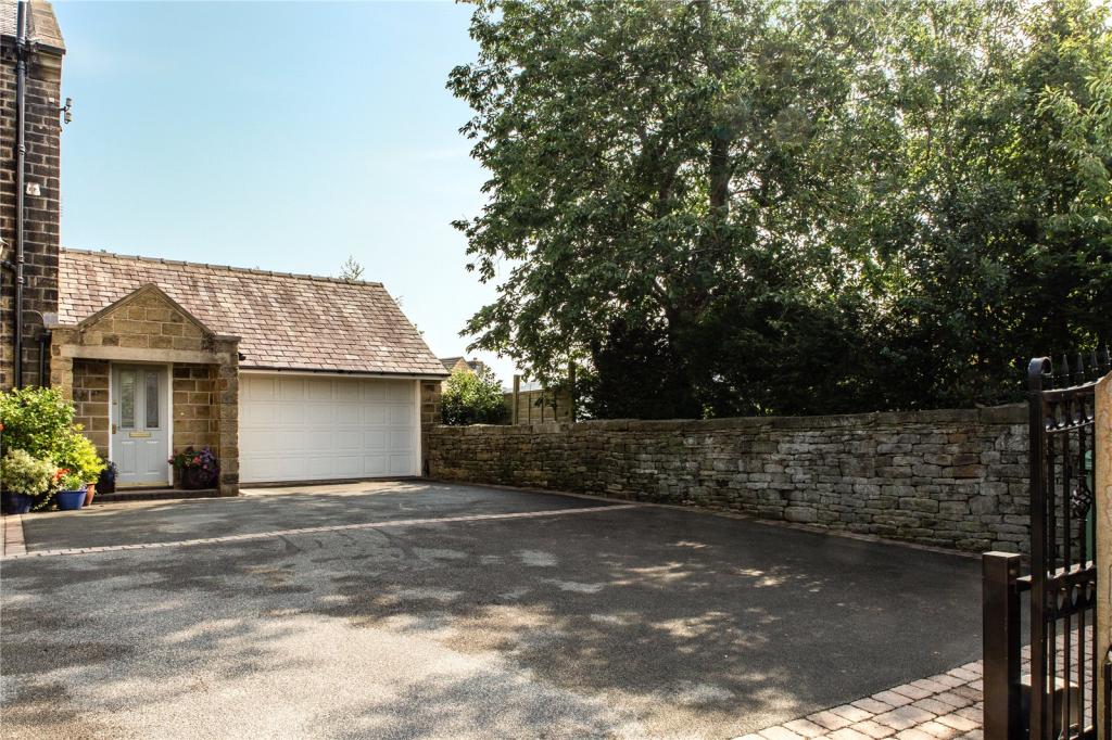 6 bedroom detached house for sale in Church Street, Honley, Holmfirth