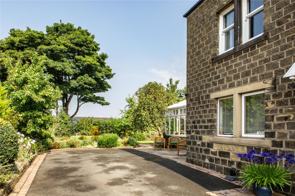 6 bedroom detached house for sale in Church Street, Honley, Holmfirth