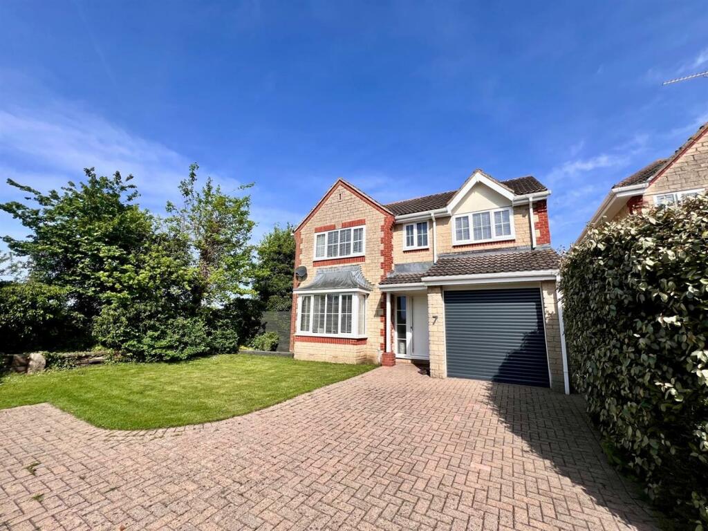 4 bedroom detached house for sale in Fields, Lydiard Millicent
