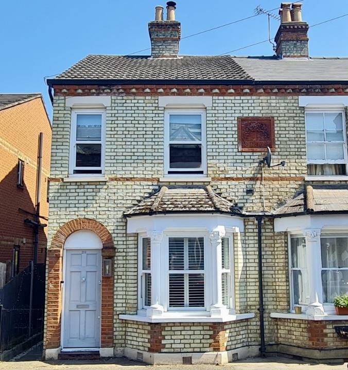 2 bedroom semidetached house for sale in Albert Road, Addlestone, KT15