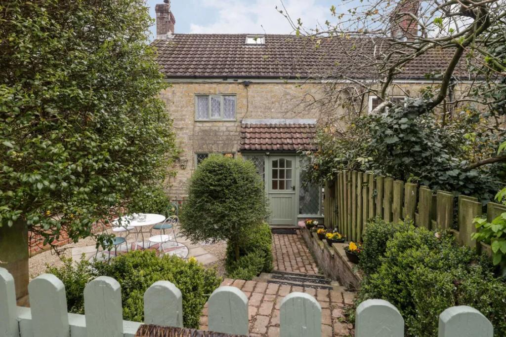 Main image of property: Drimpton