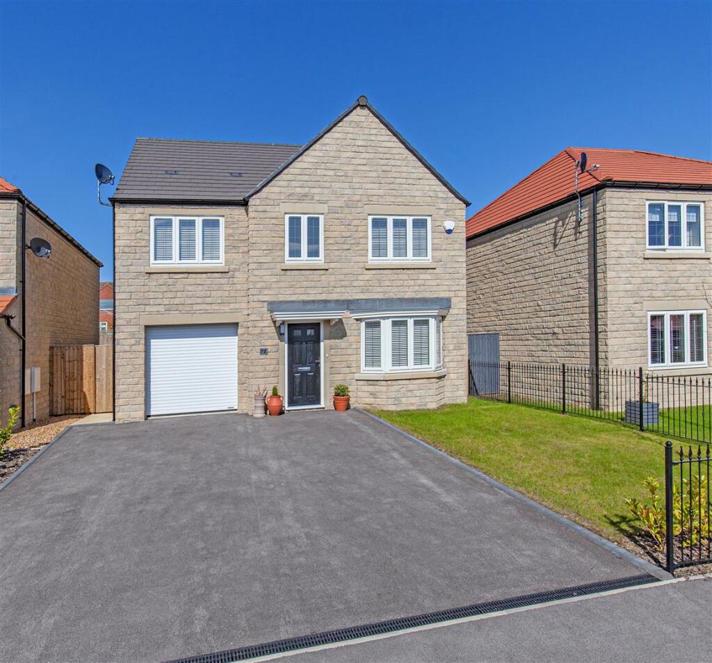 4 bedroom detached house for sale in Poppleton Croft, Brimington