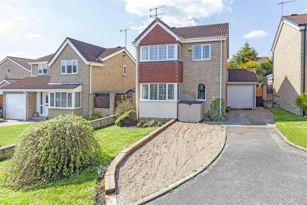 4 bedroom detached house for sale in Greengate Close, Brampton