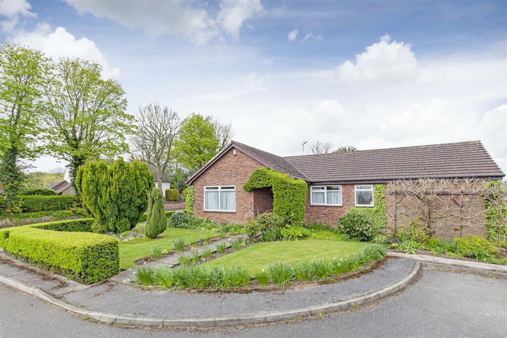 3 bedroom detached bungalow for sale in Church View, Clowne