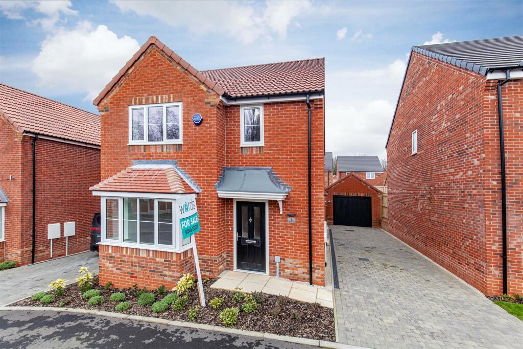 4 bedroom detached house for sale in Oakham Way, Clay Cross