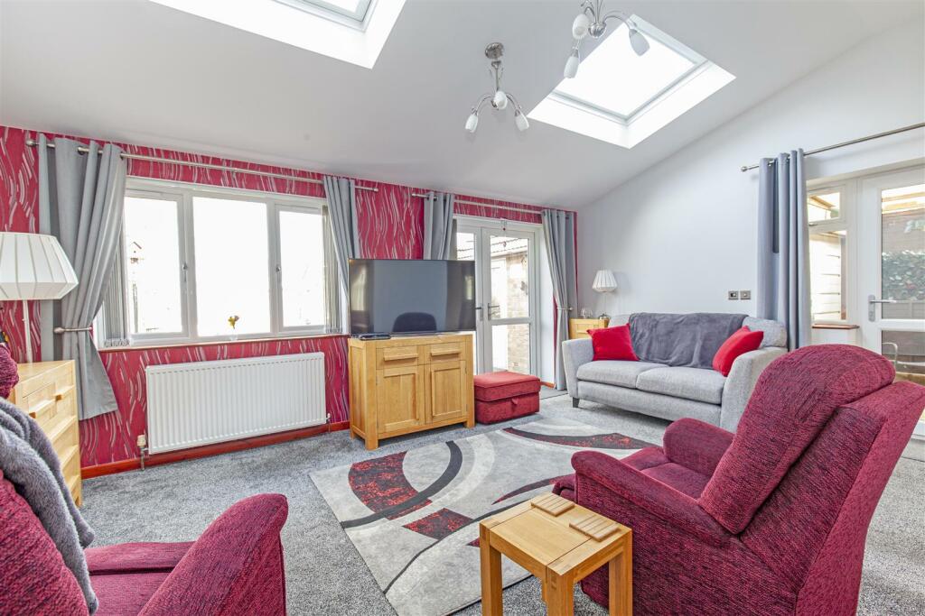 3 bedroom detached house for sale in Lockoford Lane, Tapton