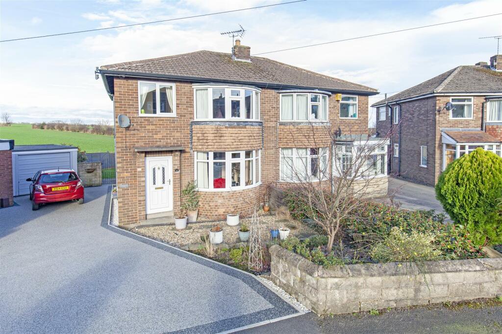 3 bedroom semidetached house for sale in Meadow Close, Coal Aston