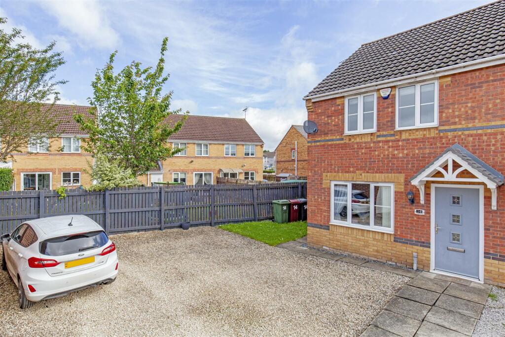 3 bedroom semidetached house for sale in Lathkill Court, North