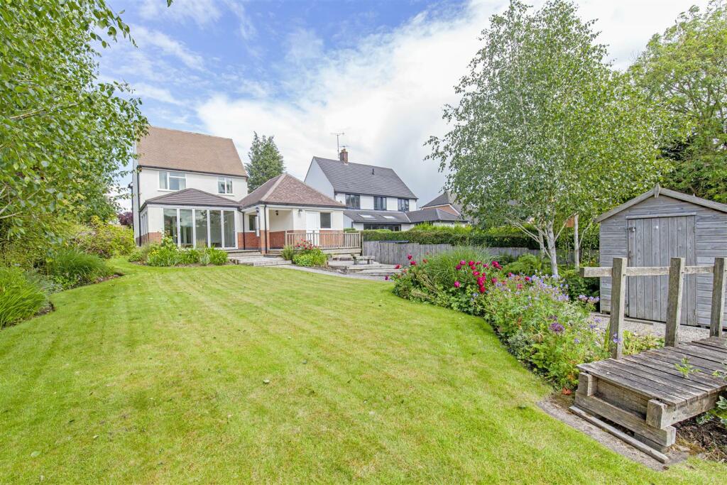 3 bedroom detached house for sale in Nethermoor Road, Wingerworth