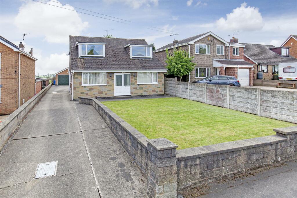 4 bedroom detached bungalow for sale in Middlecroft Road South