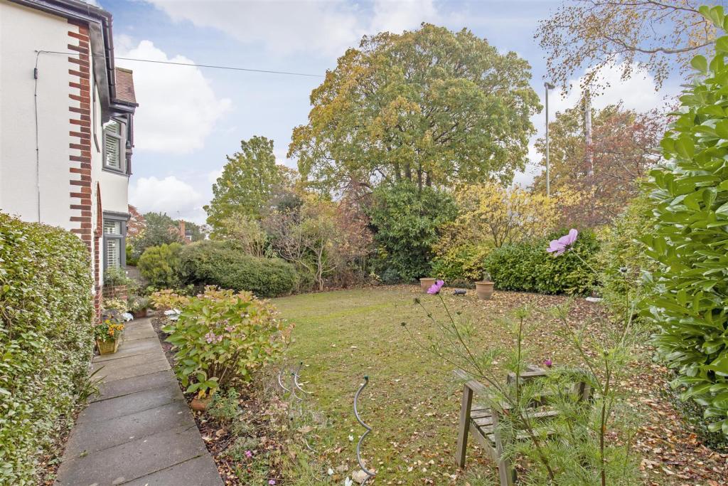 3 bedroom semidetached house for sale in Brookfield Avenue, Brookside