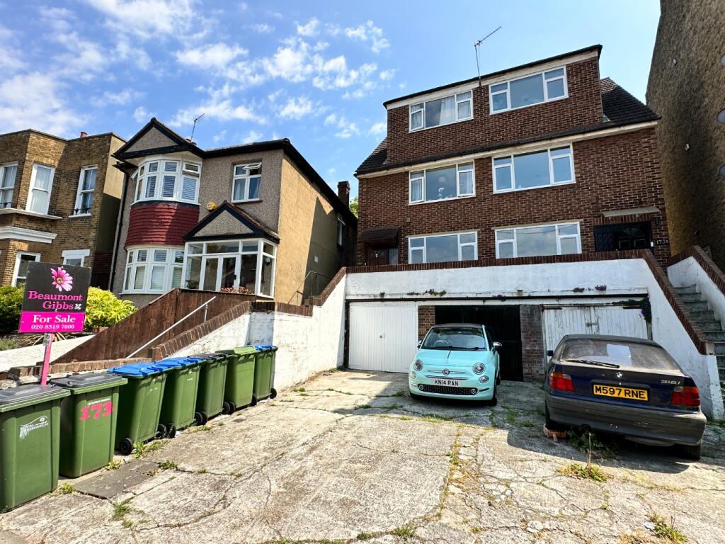 2 bedroom ground floor flat for sale in Herbert Road Plumstead