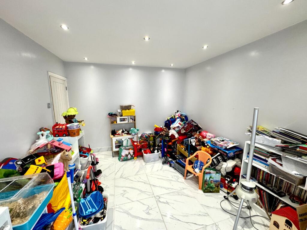 Additional property image - Swanbridge Road, Bexleyheath, Kent, DA7 5BP