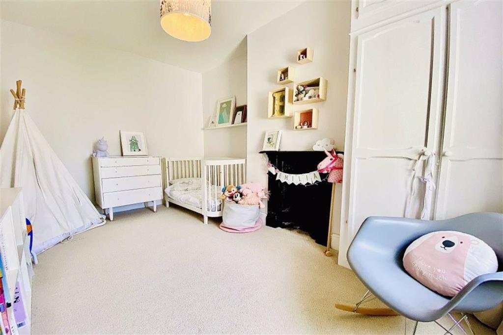 2 bedroom terraced house for sale in Swingate Lane, Plumstead, London