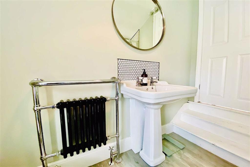 2 bedroom terraced house for sale in Swingate Lane, Plumstead, London