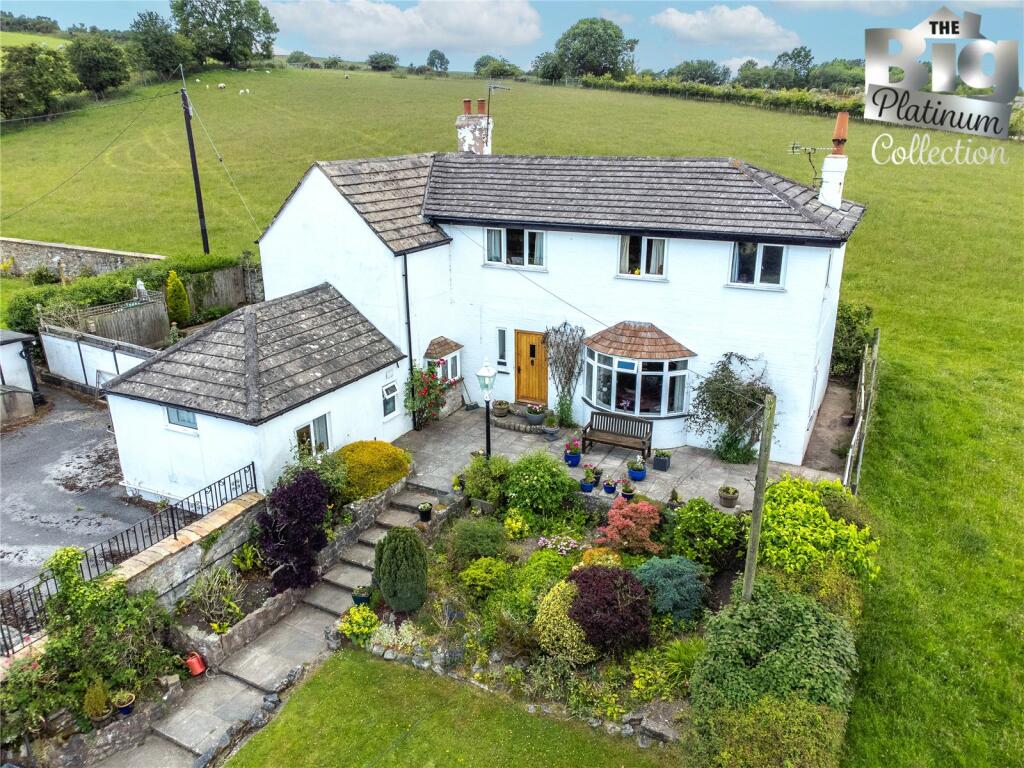 4 bedroom detached house for sale in Glyndwr Road, Gwernymynydd, CH7