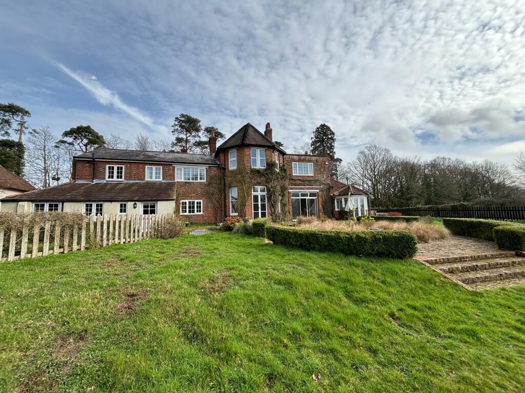 Main image of property: Botley Road, Shedfield, SO32