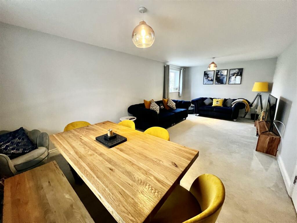 Additional property image - Thompson Way, West Wick - DECEPTIVE HOUSE!
